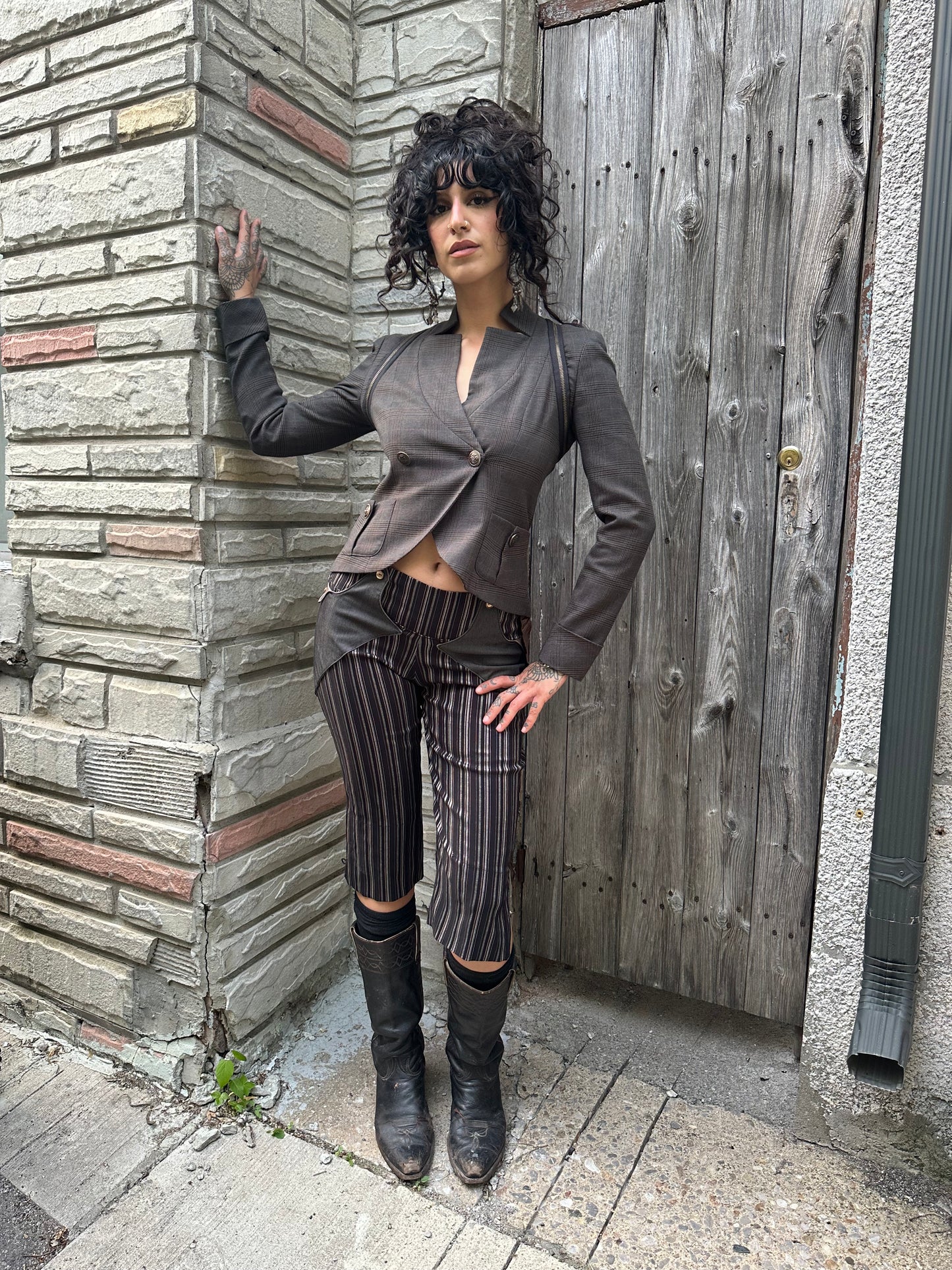 V-Pocket Capris