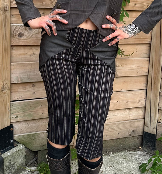 V-Pocket Capris