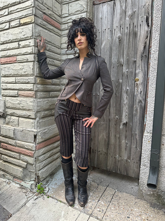 V-Pocket Capris
